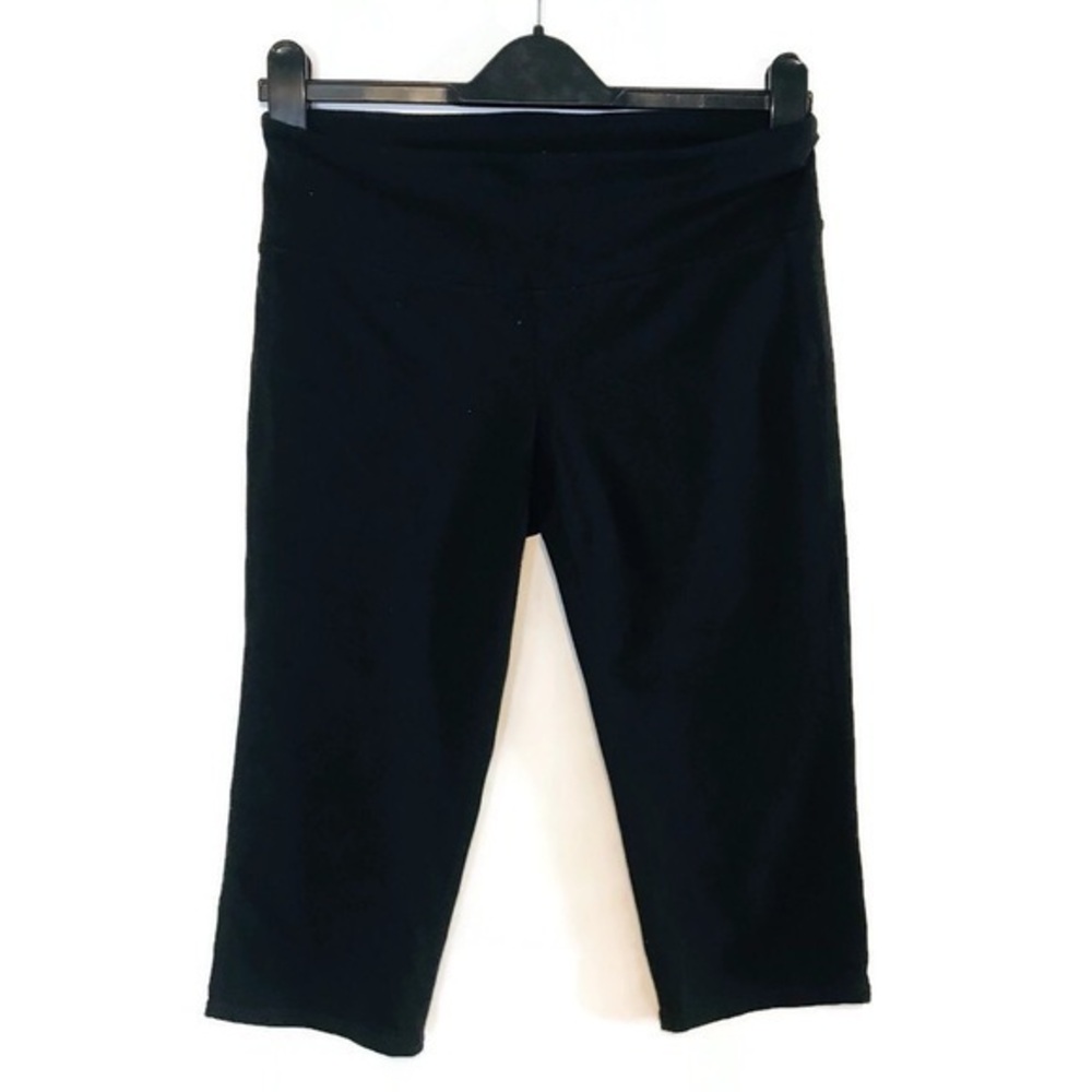 Athleta Black Knit Knicker Chaturanga Capri Leggings Cropped Womens size Medium